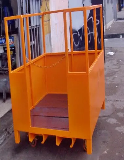Jaula de Seguridad para Trabajos en Altura - Proyecto de Estructuras Metálicas en Lima Corporación EIMAHR